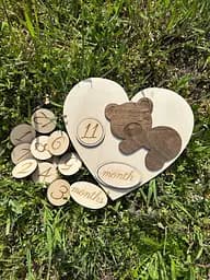 Дерев’яна метрика для фото малюка по місяцях