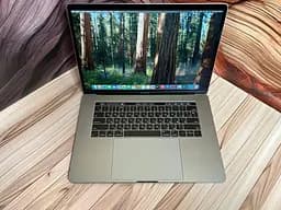 Ноутбук Apple MacBook Pro 15" A2337 i7-8750H/16/256 (C02WWAZYJG5H) Б/в