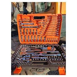 Профессиональный удобный универсальный набор авто инструментов головок трещоток ключей в чемодане 151од, Ручной инструмент для машины