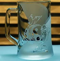 Пивний келих 660 мл Інь-Янь риба короп з гравіюванням символ гармонії подарунок для чоловіка