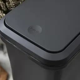 Відро для сміття MBM My Home з кришкою 6 л антрацит (BIN-04 6L ANTHRACITE) - мініатюра 4