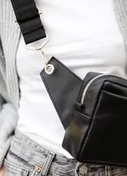 Жіноча шкіряна сумка бананка Sambag Harvi чорна 24 × 16 × 6 см (88213101) - мініатюра 4