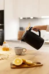 Електрочайник Gorenje 1.7 л Strix-контроль чорний матовий kuh0015400 - мініатюра 8