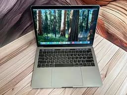 Ноутбук Apple MacBook Pro 13" A1989 i7-8559U/16/500 (C02XJ0RHJHD2) Б/в