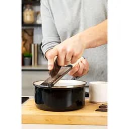 Тертка для спецій KitchenAid Coreline з чохлом кремова (KAG321OHACE) - мініатюра 6
