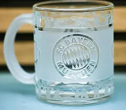 Скляна чашка 320 мл ФК Bayern München Бавария  з гравіюванням подарунок для фаната  футбольна кружка кругова
