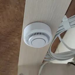 Wi-Fi датчик диму Tuya Smoke Detector з сиреною та оповіщенням на смартфон білий - мініатюра 10