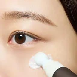 Крем для повік з бакучіолом Madagascar Centella Probio-Cica Bakuchiol Eye Cream SKIN1004 20 мл - мініатюра 2