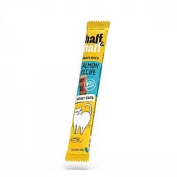 Ласощі для кішок Half&Half у формі м'ясних паличок з лососем, 5 г