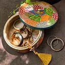 Шкатулка в індійському стилі J-Line дерев'яна кругла різнокольорова (50569)