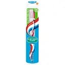 Зубна щітка Aquafresh In-between Clean, середня, рожевий