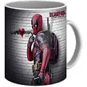 Кружка GeekLand Дедпул с рюкзаком 02.19 330 мл белая