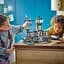 Конструктор LEGO City Поліцейський острів-в'язниця 980 деталі (60419) - мініатюра 8