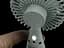 Ручной бытовой портативный вентилятор Mini Fan 6601 на аккумуляторе с ручкой мини вентилятор серый - миниатюра 5