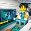 Конструктор LEGO City Літак швидкої медичної допомоги 403 деталей (60465) - мініатюра 10