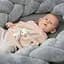 Іграшка-обіймашка BabyOno Веселий кролик з брязкальцем для малюків 25х25 см (2136278047) - мініатюра 6
