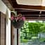 Горшок для растений Keter Rattan hanging sphere с цепочкой коричневый (7290106924567) - миниатюра 9