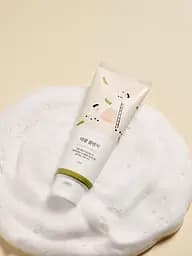 Пінка для вмивання Round Lab Soybean Cleanser 150 мл - мініатюра 3