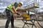 Пила настільна-циркулярна мережева DeWalt + стіл DWE7485RS - мініатюра 2